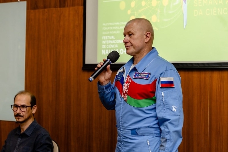 Космонавт Новицкий посоветовал прогулки до темноты для адаптации при джетлагах